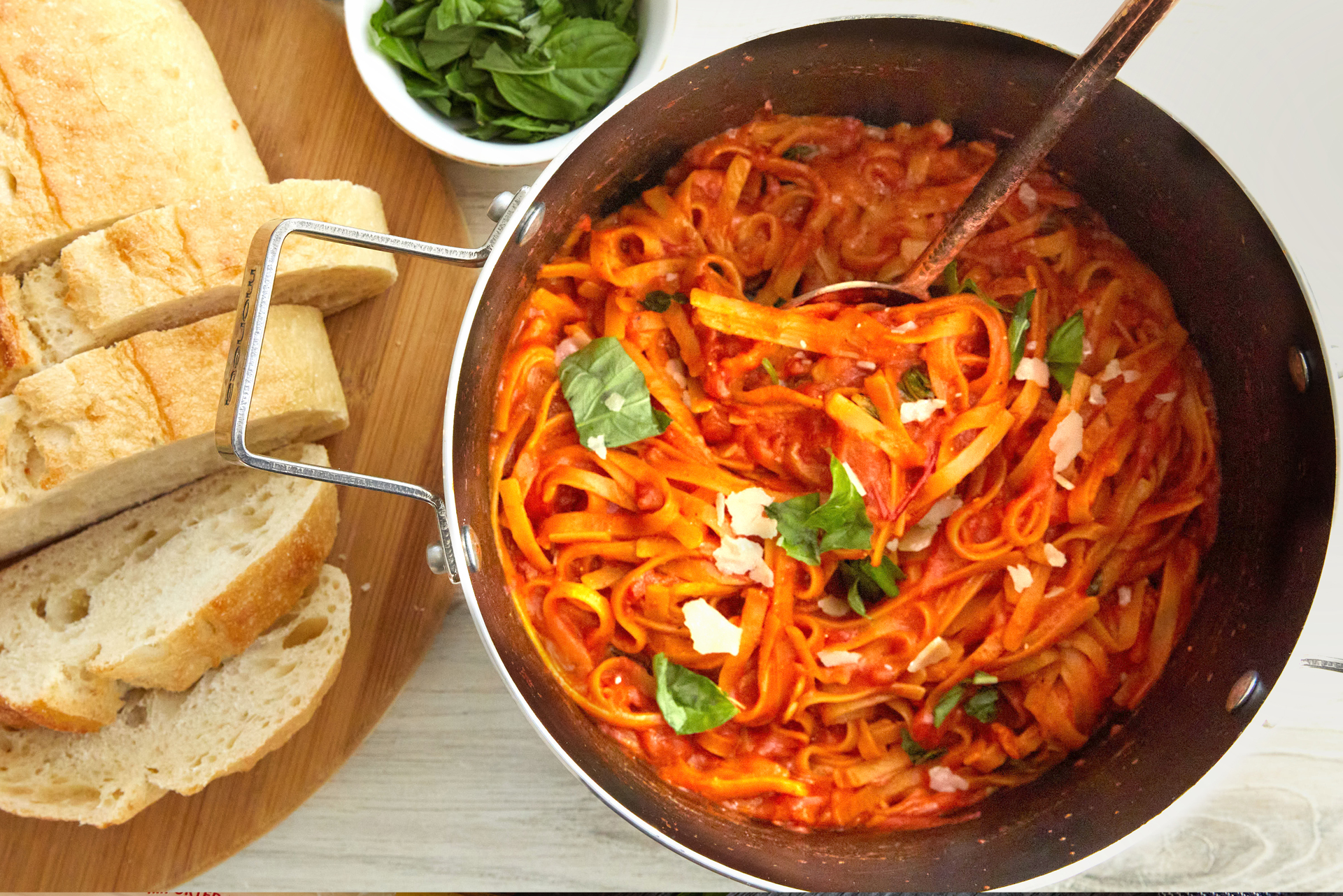 One pot pasta with tomato sauce and herbs