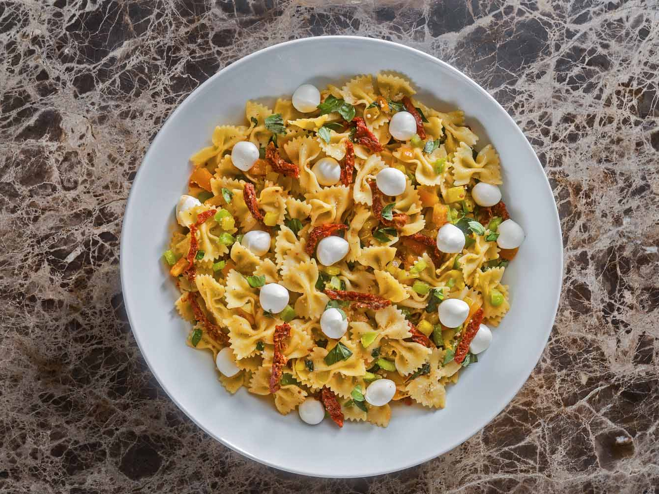 Pasta salad with sun-dried tomatoes