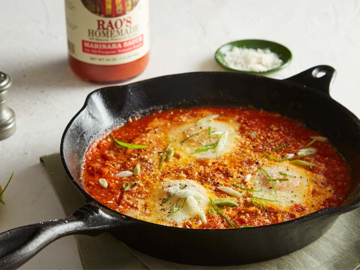 Eggs in purgatory in spicy tomato sauce