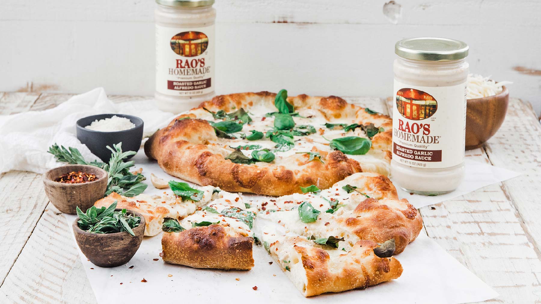 White chicken pizza with creamy sauce