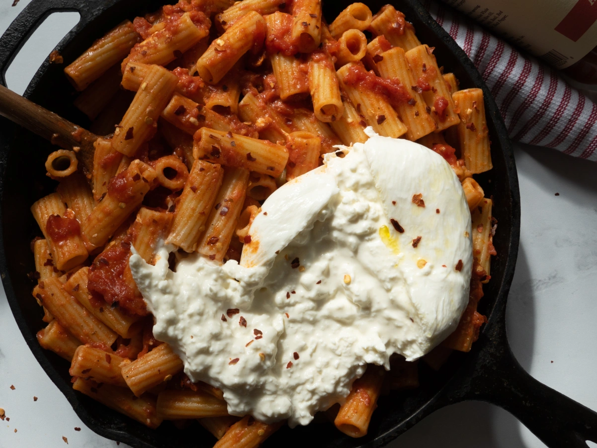 Spicy rigatoni with arrabbiata sauce and burrata